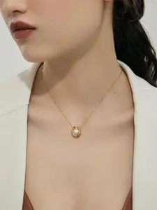 Golden Color U-Shaped Pearl Pendant Necklace, French Titanium Steel Chain Jewelry for Women, Casual All-Season Accessory, Fashionable Jewelry