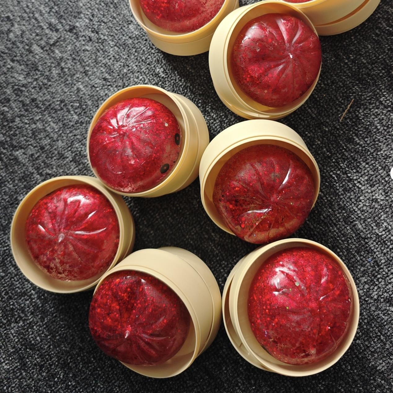 Glitter Smiling Dumpling Squishy with Steamer Box – Maltose Texture Soft TPR Fidget Toy for Kids & Adults, Cute Emoji Squeeze Ball, Ideal for Stress Relief & Gifting