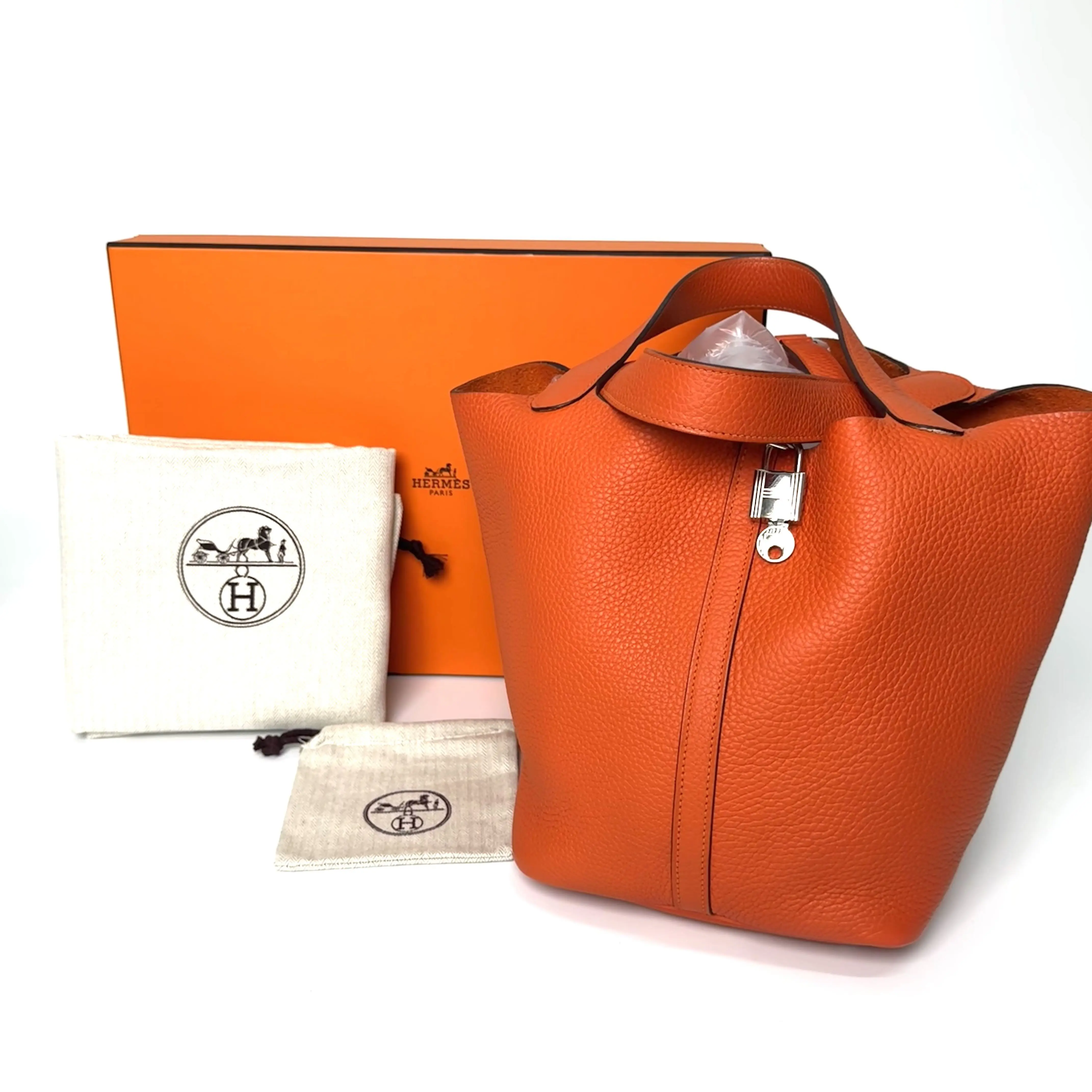 Pre-owned HERMÈS Picotin Lock Series, Orange Taurillon Clemence Leather Picotin 22 with Silver Hardware, Base Length Approx. 22cm, Year 2020, N24098808