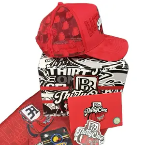 Gorra La Mochila 31 Hts - Red Baseball Cap with Graffiti Design and Logo Patch for Stylish Outfits