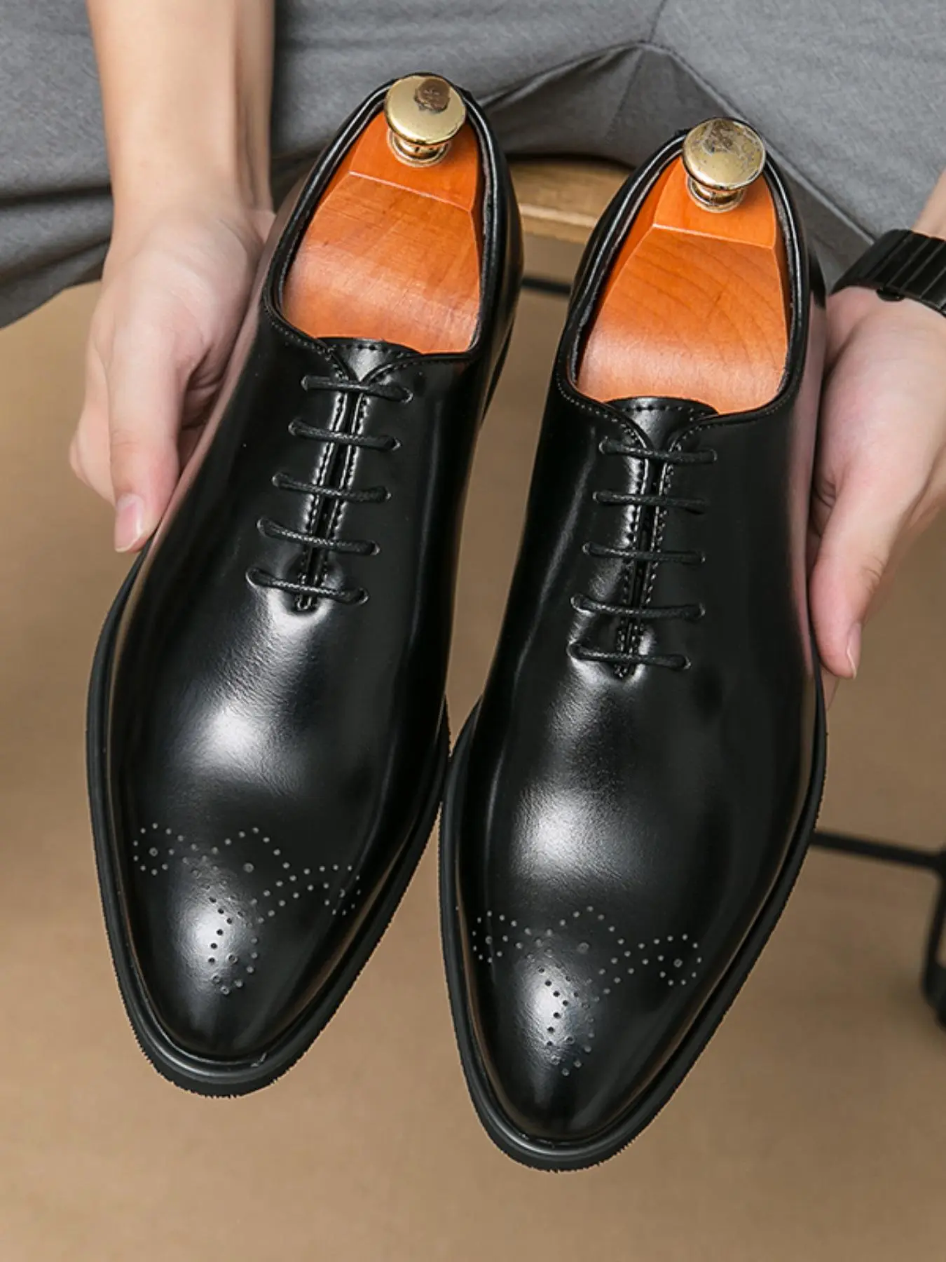 Men's Business Formal Classic Lace Up Brogue Derby Shoes, Fashionable Pointed Toe Shoes for Work Office, Male All-match Commuter Shoes for Daily Wear Footwear