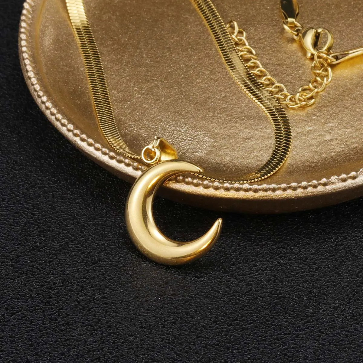 Women's Layered Necklace Set - Celestial Crescent Moon Pendant with Artificial Gemstone, Casual Retro Look, Versatile Link Chain Jewelry for Everyday Wear, Birthday Gift, Celestial Motif, Pendant With Link, Daily, Unisex, Metal Coating, Multi-Layered, Adu