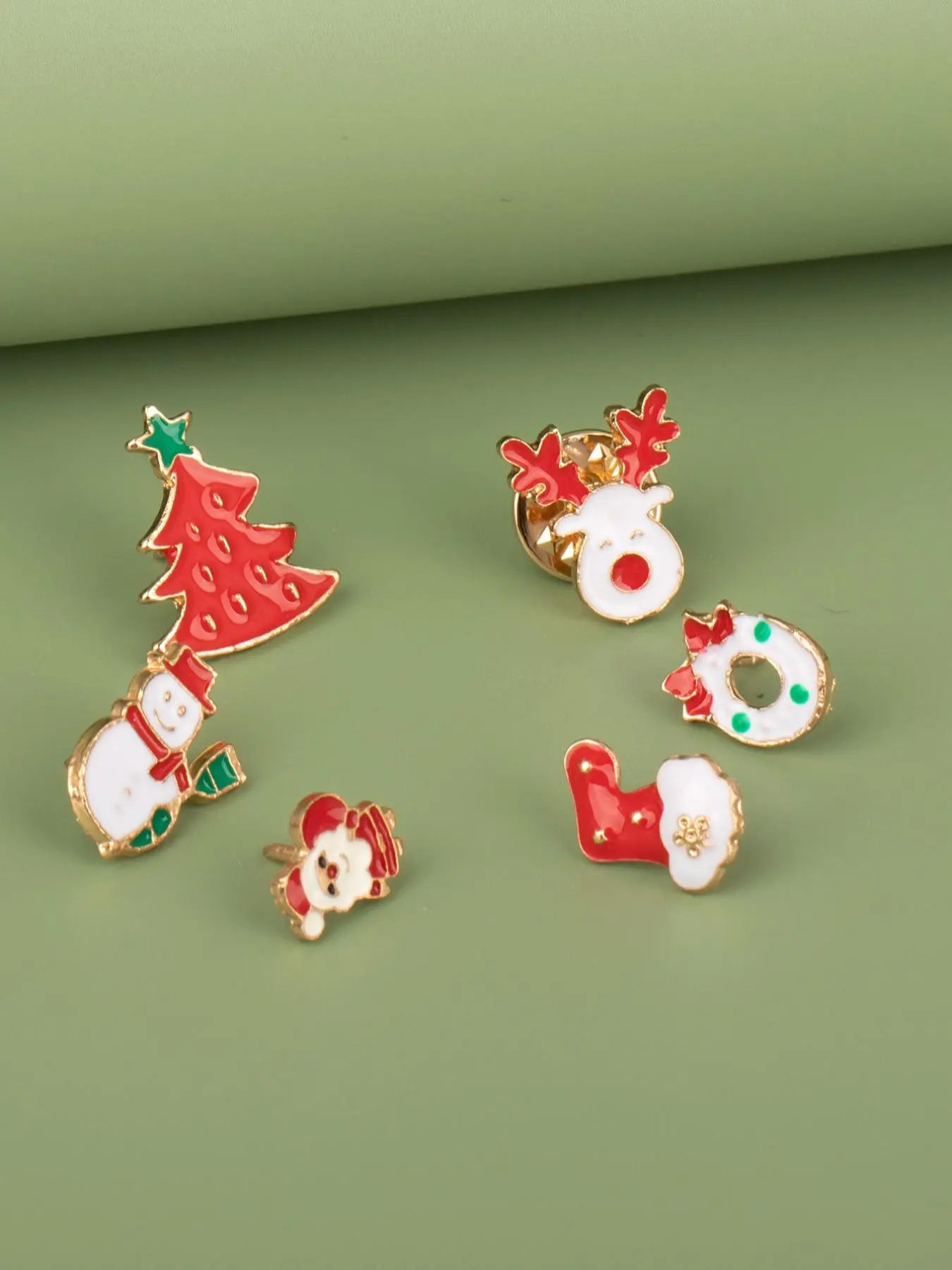 Cute Christmas Themed Brooch, Snowman & Tree & Socks & Deer Design Brooch, Fashion Accessories for Women & Men