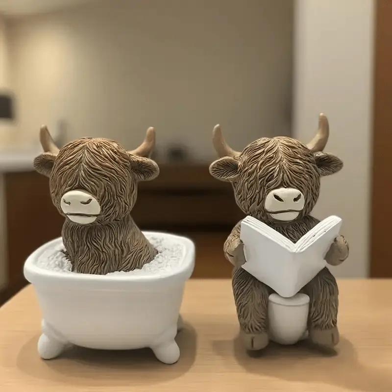 Highland cow bathroom decorations on the desktop, bathtub and toilet reading statues, Figurine, Cute Figurines, cute farmhouse decorations with books, durable resin desk decorations, holiday decorations, Resin Animal Sculptures