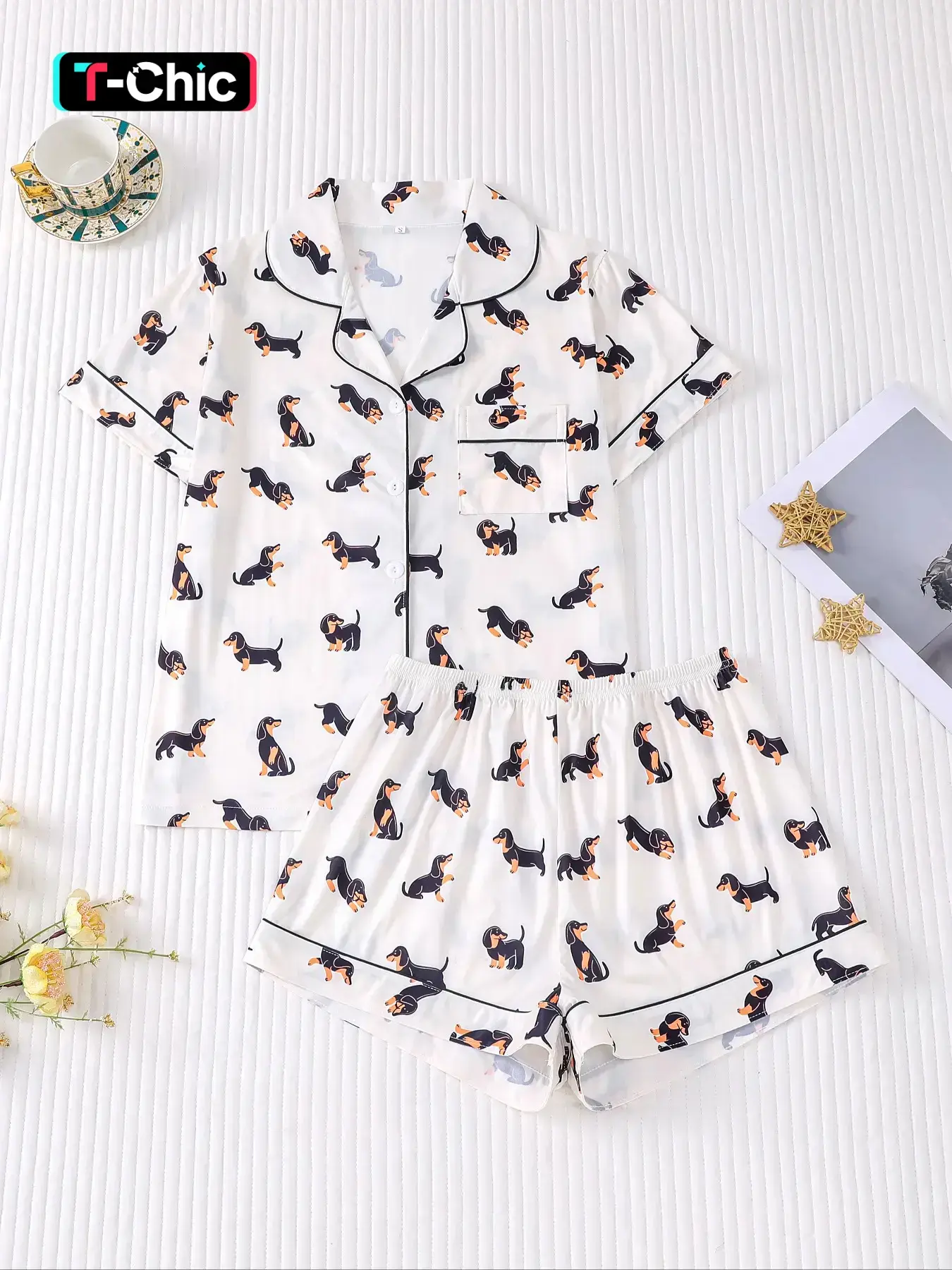 Women's Dachshund Print Short-Sleeve Top & Elastic Waist Shorts Pajama Set, Casual Comfy Loungewear for Summer