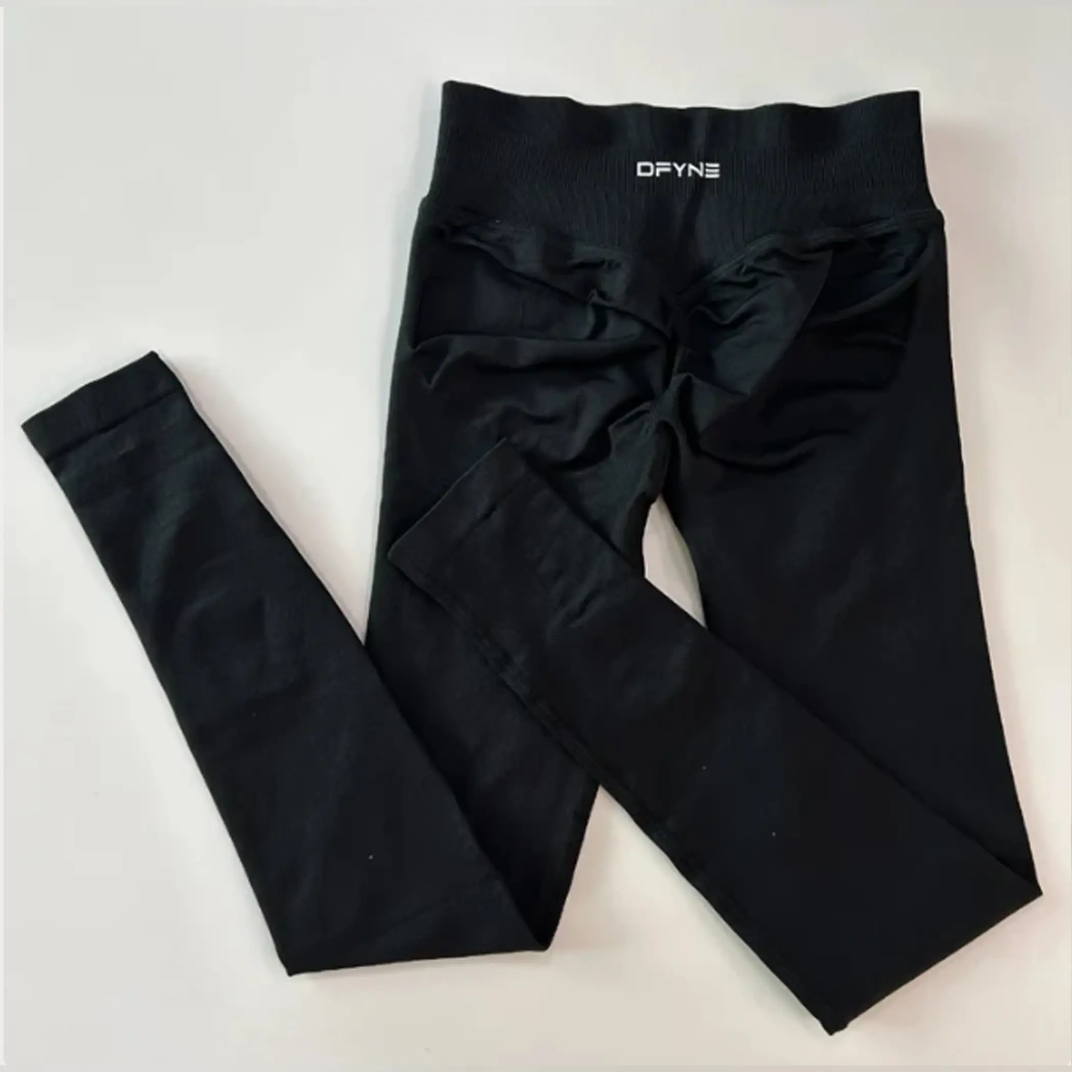 Dfyne Women's Seamless Scrunch Bum Leggings - Black  Leggings, Push Up Yoga & Gym Fitness Pants for Flexibility & Comfort