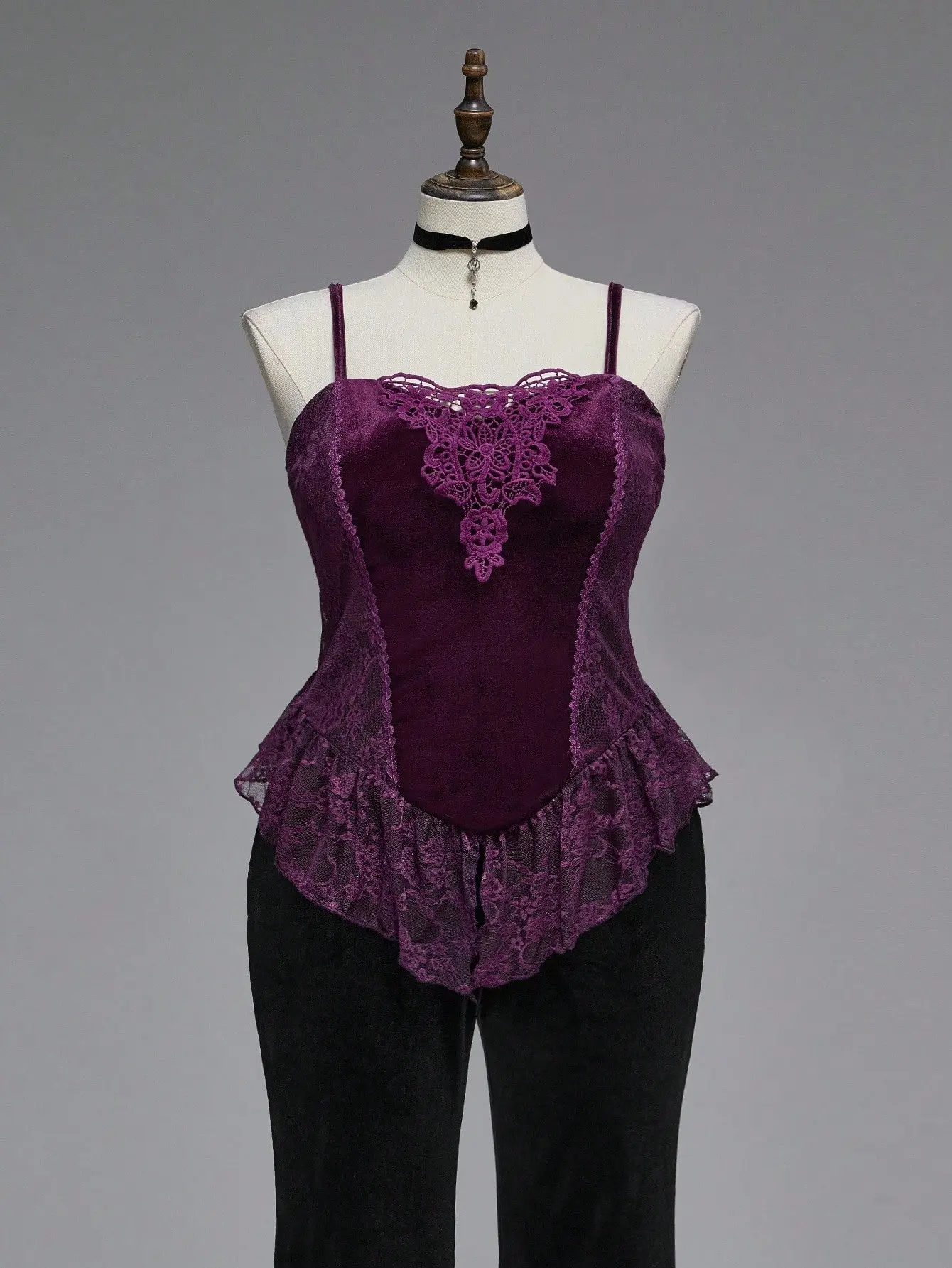 VYNCE Contrast Lace Plus Size Goth Velvet Camisole Sexy Y2K Dark Halloween Style Cropped Party Top