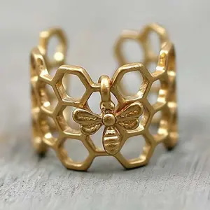 [Limited time event] Creative honeycomb bee hollow ring popular new honeycomb ring gift versatile fashion personality creative design