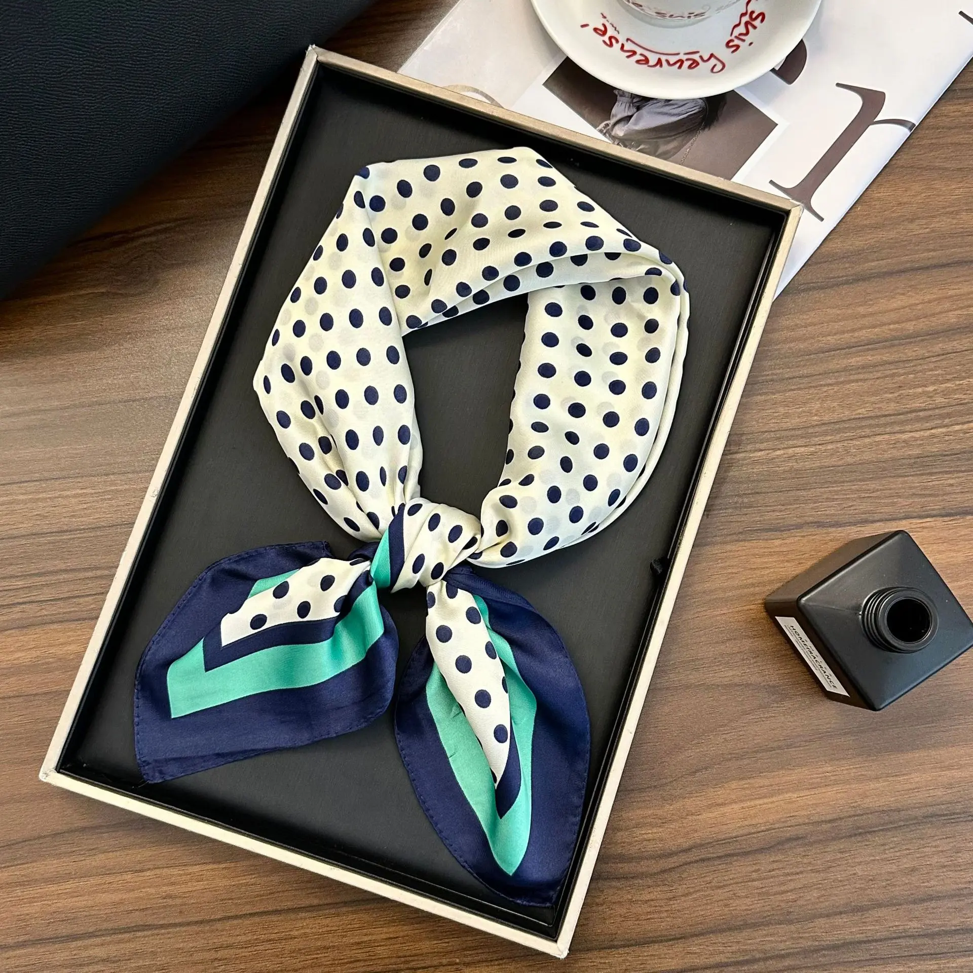 Wave point border navy blue green