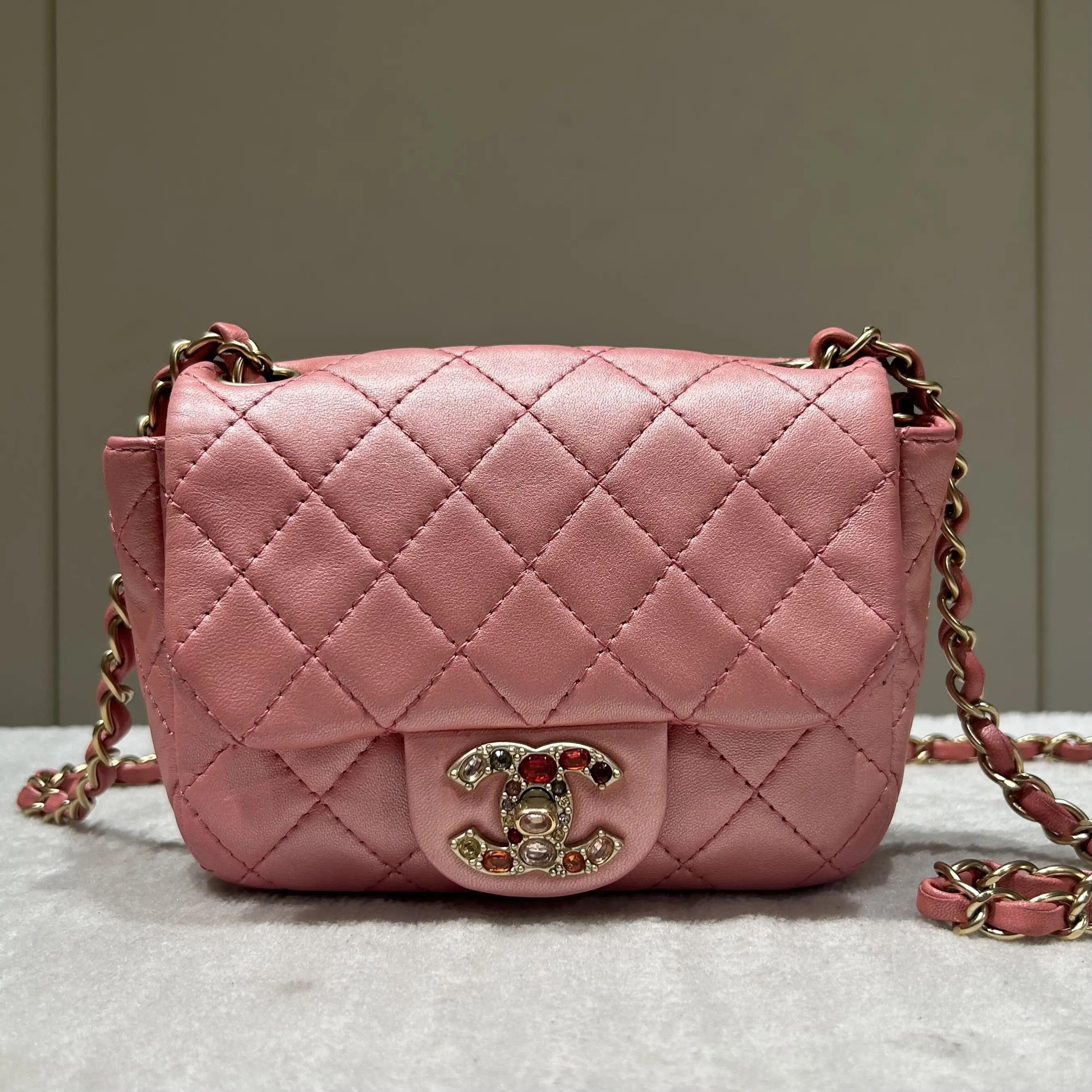 Pre-owned CHANEL leather Crossbody bags Pink Crystal Button Square Flap Shoulder Crossbody Bag 27703638