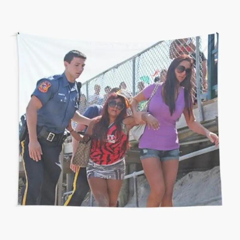Snooki getting arrested on the beach Tapestry for myself Tapestry for Bedroom, College Dorm and Home Decor 60"x40", Funny Meme Wall Tapestries for Boy Girl Birthday Gifts