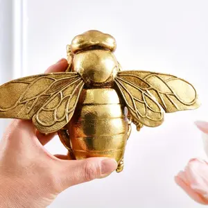 Golden Resin insect  Wall MountedDecoration,1 Count Creative Room DecorWall Ornament, Artwork Decor for InteriorLiving Room Bedroom,  Picture Frame Decoration,Household ltems Decorative Artistic