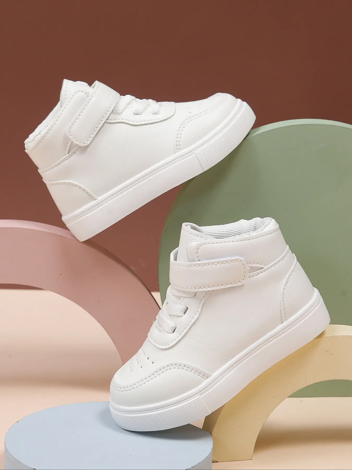 The new high top sports shoes for boys and girls in all seasons are suitable for fashionable casual shoes Sneaker Trainer for daily wear Casual Trainers. The comfortable design is very suitable for lively and active children Sneakers Shoe