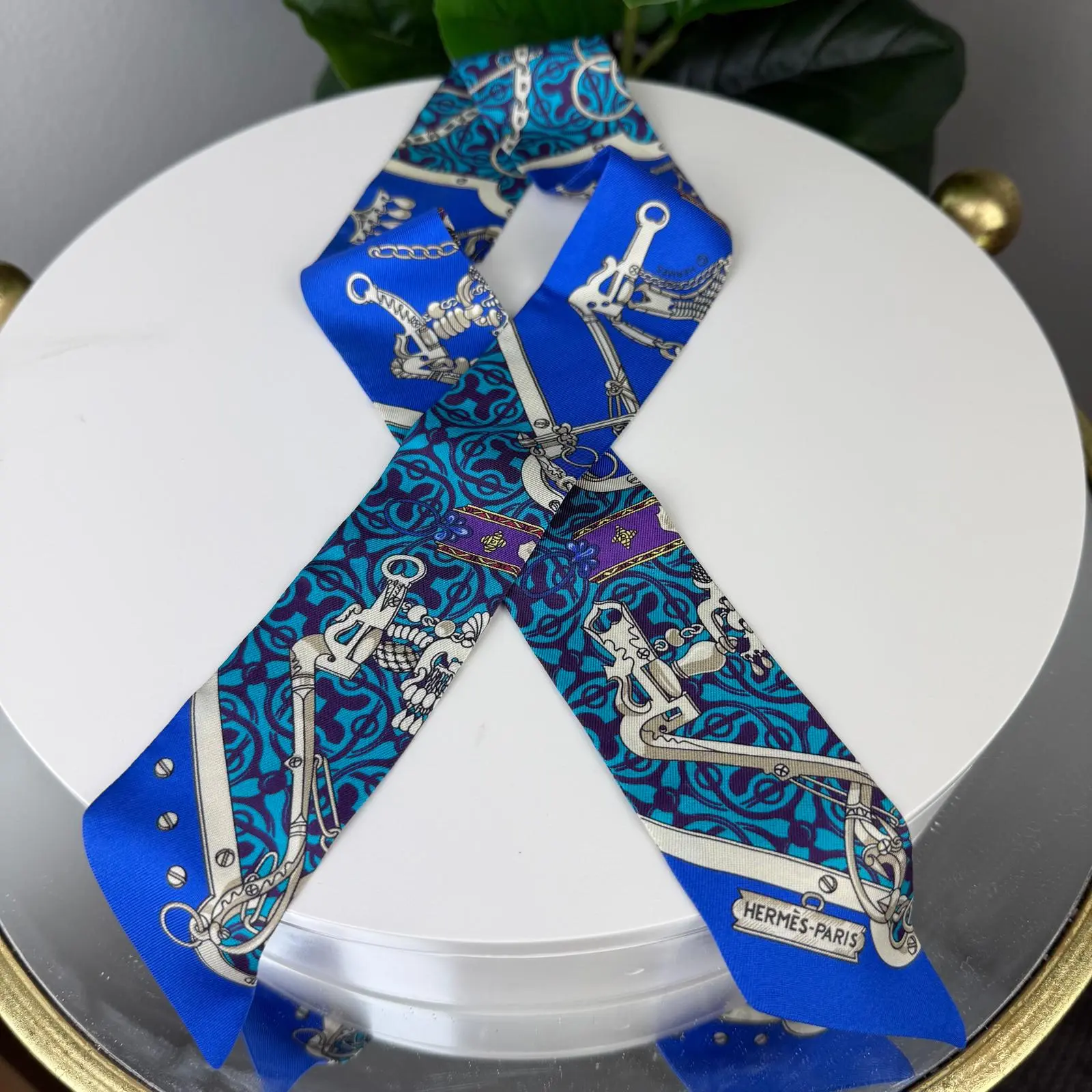 Pre-owned Authentic Hermes 100% Silk Twilly Scarf Blue, 1 Size, Unisex, Parisian Luxury, Versatile Tie, Everyday Wear Fashion Accessory, One Size
