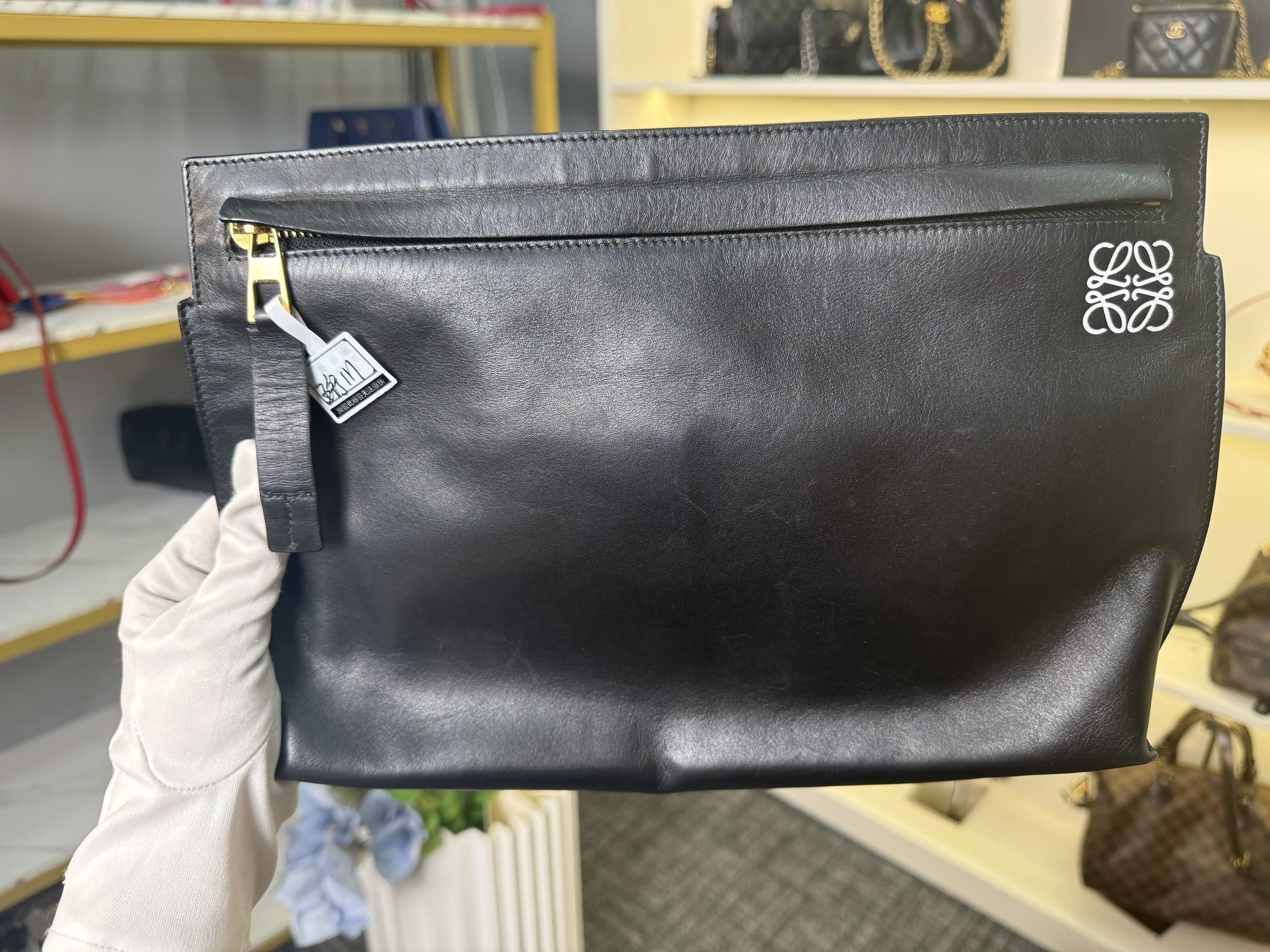 Pre-owned Loewe Leather Zip Clutch Bag in Black