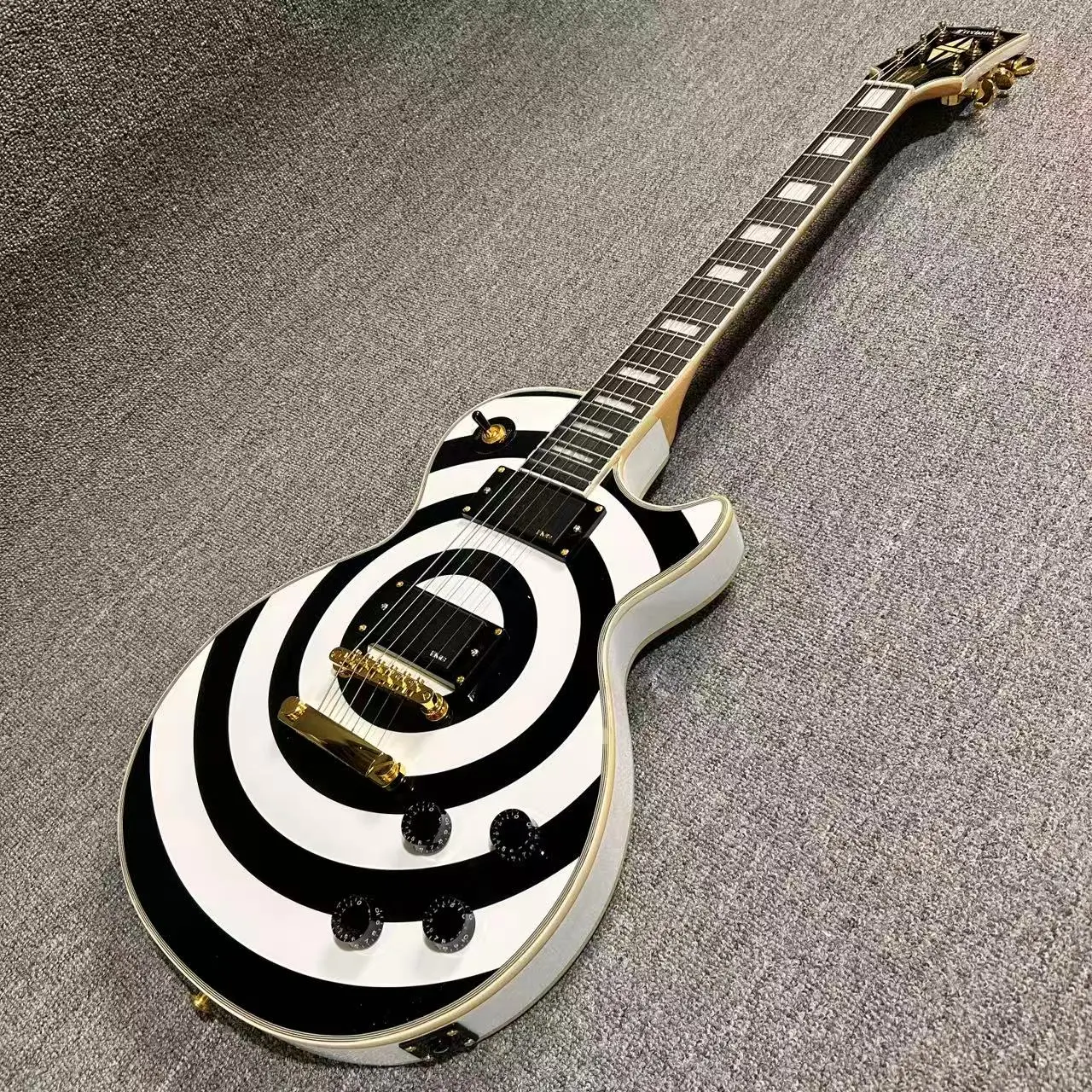 Gib-son Les Paul 6 Strings Electric Guitar, Black and White Bullseye Graphic, Rosewood Fingerboard, Gold Hardware, HH Pickups