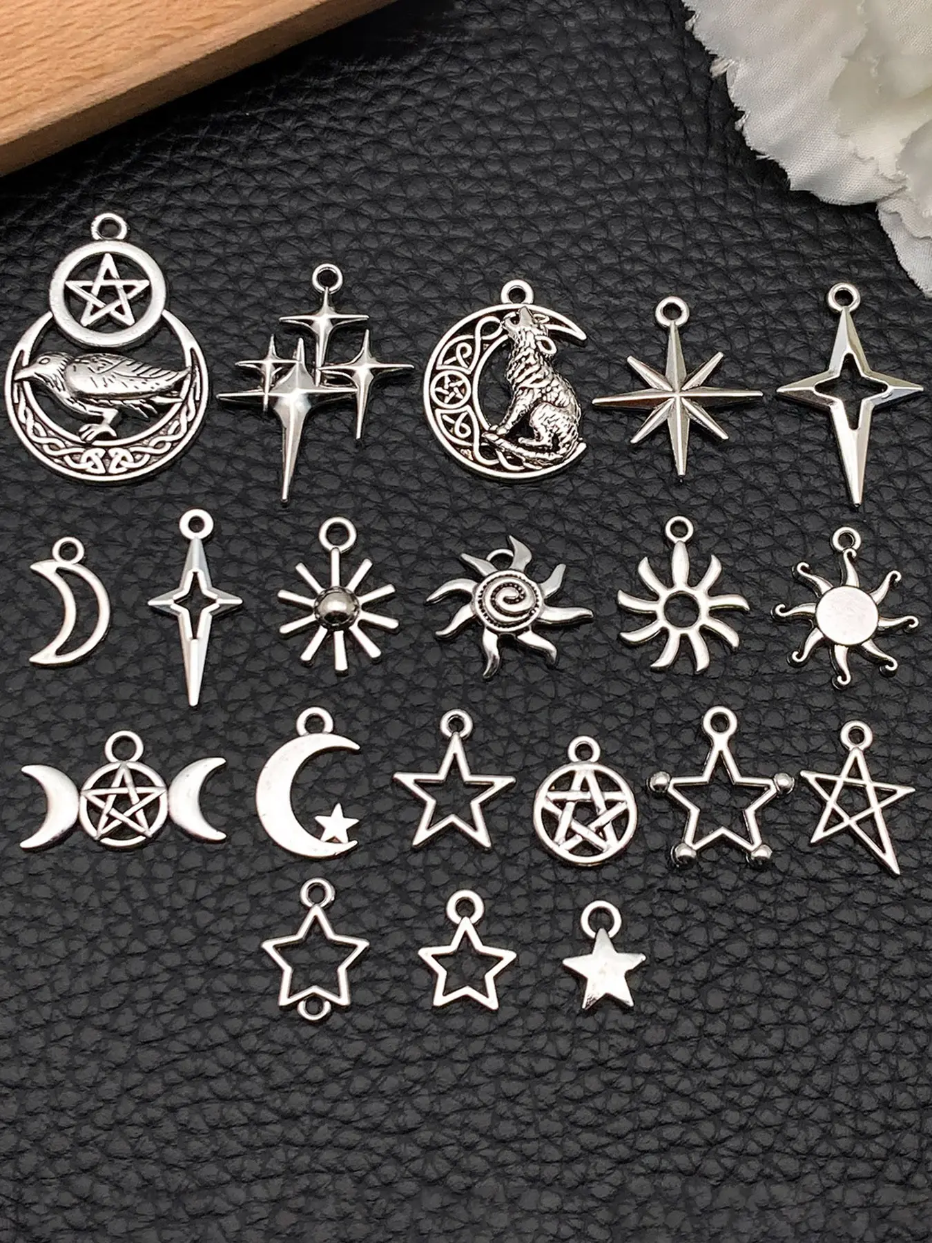 20pcs Fashion Vintage Charm Silver Color Star Moon Sun Corner Cloud Metal Pendants, Sparkling Star Pendant DIY Bracelet Necklace Earring Jewelry Making Accessories, Fashionable Charms, Diy Jewelry Decoration