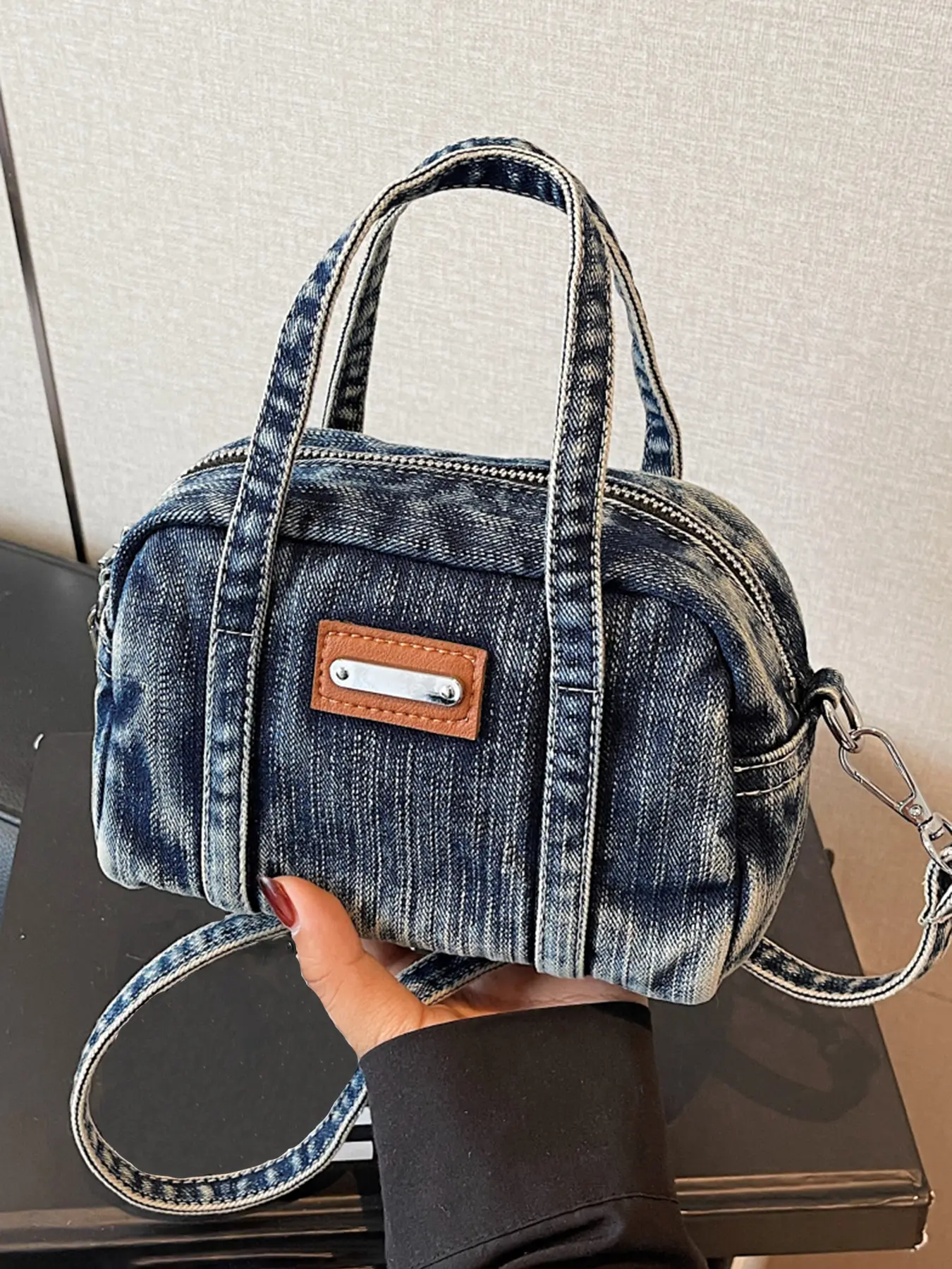 denim washed craft handbag, retro distressed mini denim bag, niche design crossbody bag, Fashionable casual bag, casual and versatile, available in a variety of colors, suitable for daily commuting, shopping, Denim shoulder satchel, Stylish crossbody bags