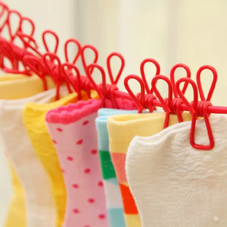 Retractable Windproof Clothesline with 12 Clips, Portable Travel Laundry Hanging Rope, Foldable Indoor Outdoor Clothes Drying Rack, Easy to Carry Durable Laundry Line