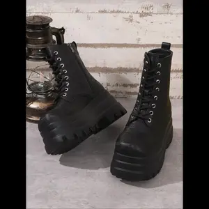 Valentine's Day Women's Square Toe Solid Color Lace Up Ankle Platform Boots, Western Cowboy Boot, Casual Comfortable Black Platform Cowgirl Combat Boot for Daily Wear, Female All-match Trend Shoes for Winter