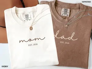 Comfort Colors Mom Dad T-Shirt, Matching Parents Est 2026 Outfit, Custom Pregnancy Reveal Gift, New Mom And Dad Shirt, Baby Announcement, Maternity Tee