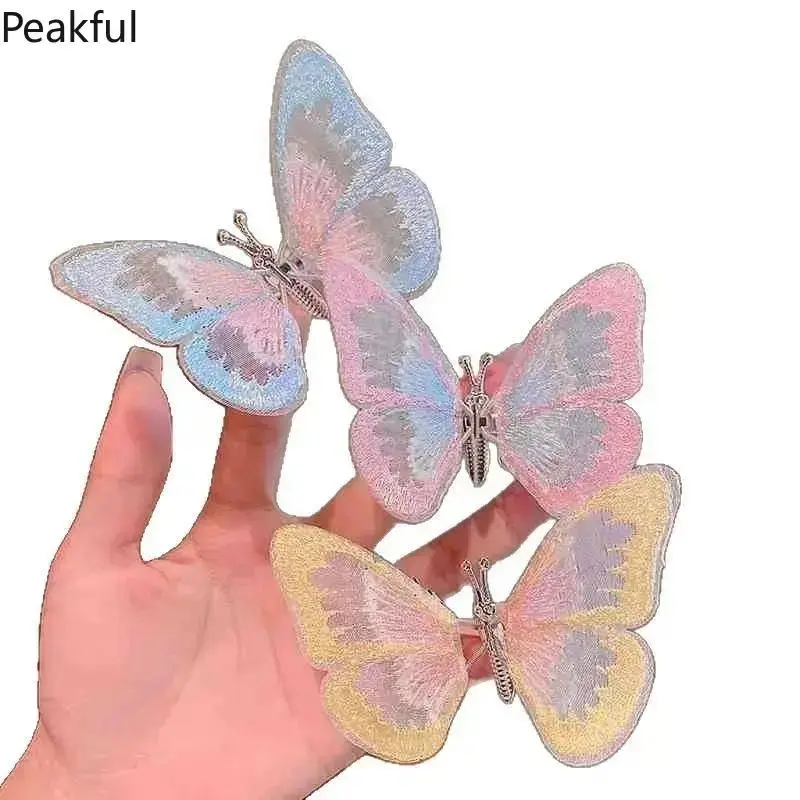 Cute 3D Moving Butterfly Ornament, Popular Creative Car Interior Decor, Universal Fit Animated Decoration for Vehicles, delicate craft & eye-catching appearance, long-lasting use, great for personal car decor, holiday parties and Christmas gifts