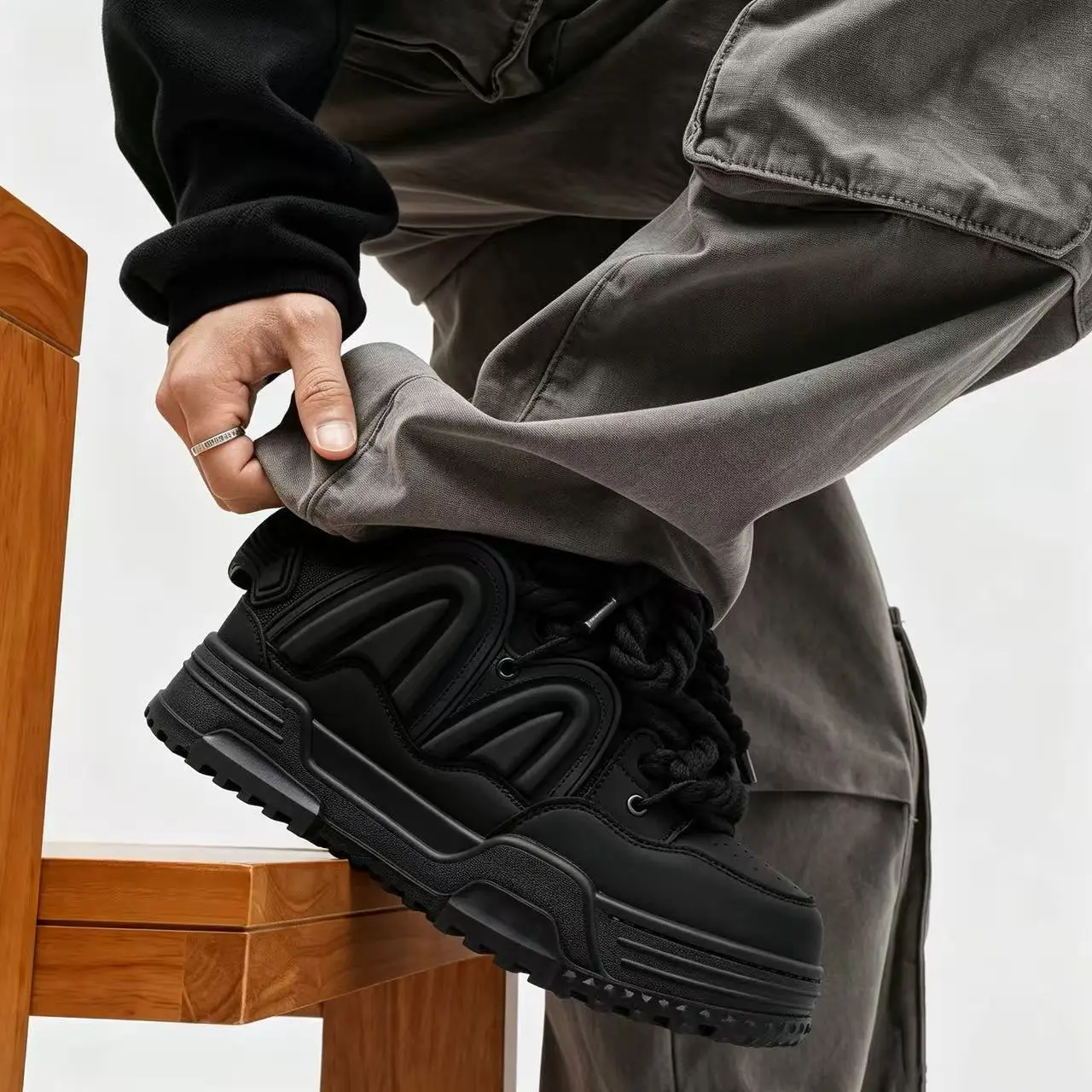 Q-AND 2026 new black casual sneakers for both men and women, couple bread shoes, suitable for both commuting and sports