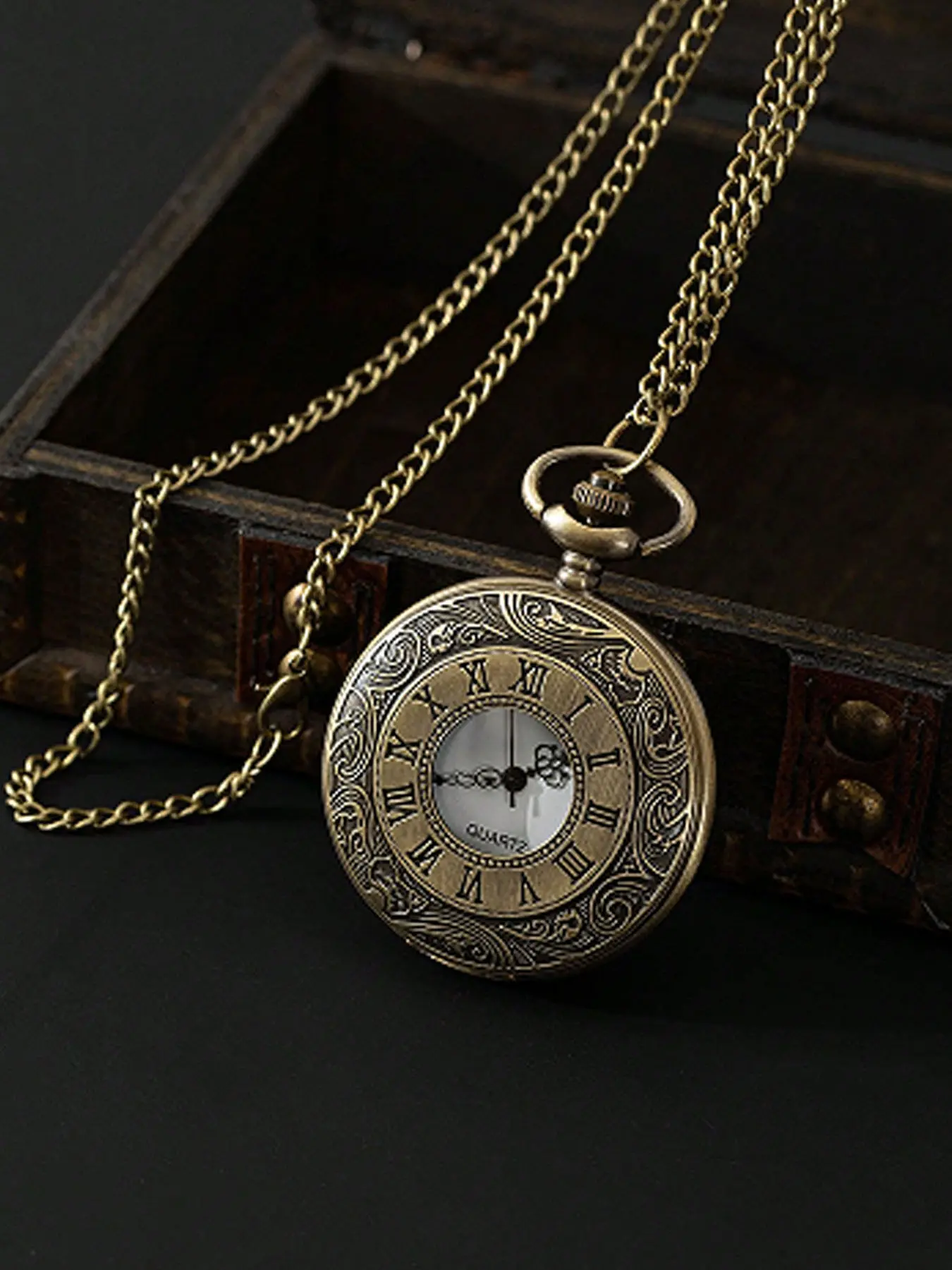 Personalized retro style pocket watch, Vintage Quartz Watch, fashionable, exquisite, versatile, creative hanging watch gift