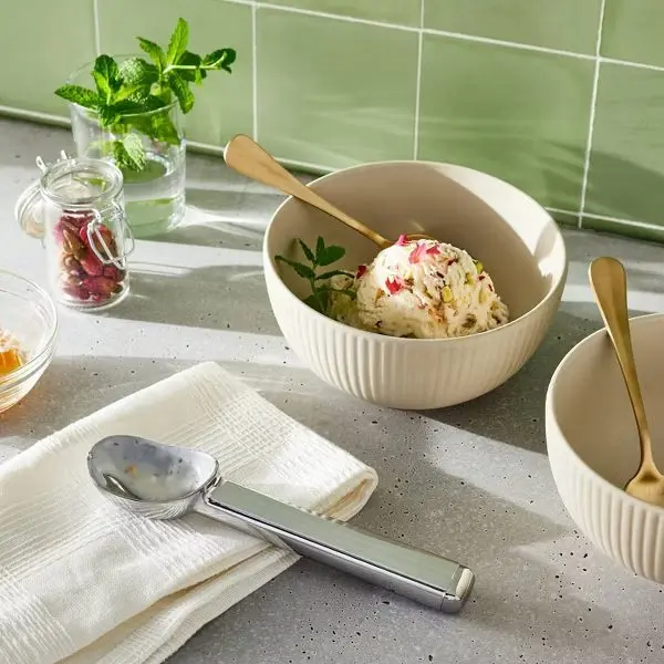 Heavy-Duty Ice Cream Scoop, Silver Zinc Alloy Dessert Scooper – Dishwasher-Safe with Ergonomic Non-Slip Handle, 7.6” Length