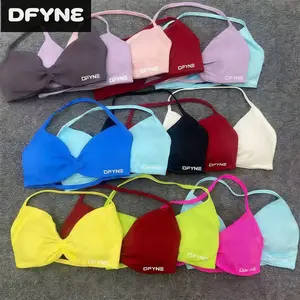 DFYNE halter neck seamless bra, made of highly elastic matte material, provides stable support even during outdoor yoga.