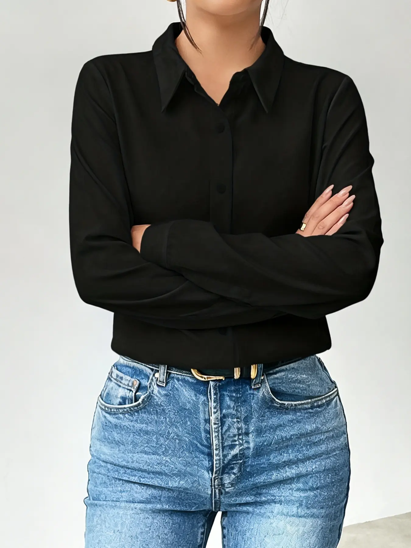 A fashionable Casual and smooth satin professional Long sleeve Blouse shirt for women, with satin fabric that is skin friendly and suitable for commuting, shopping, and outdoor wear