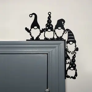 Classic Iron Santa Gnomes Door Corner Decor Doorframe Ornament - 1pc Black Door Mount No-Face Santa Claus Hanging Sign, Multipurpose Decorative Plaque for Christmas and Thanksgiving, Easy Mounting Without Electricity