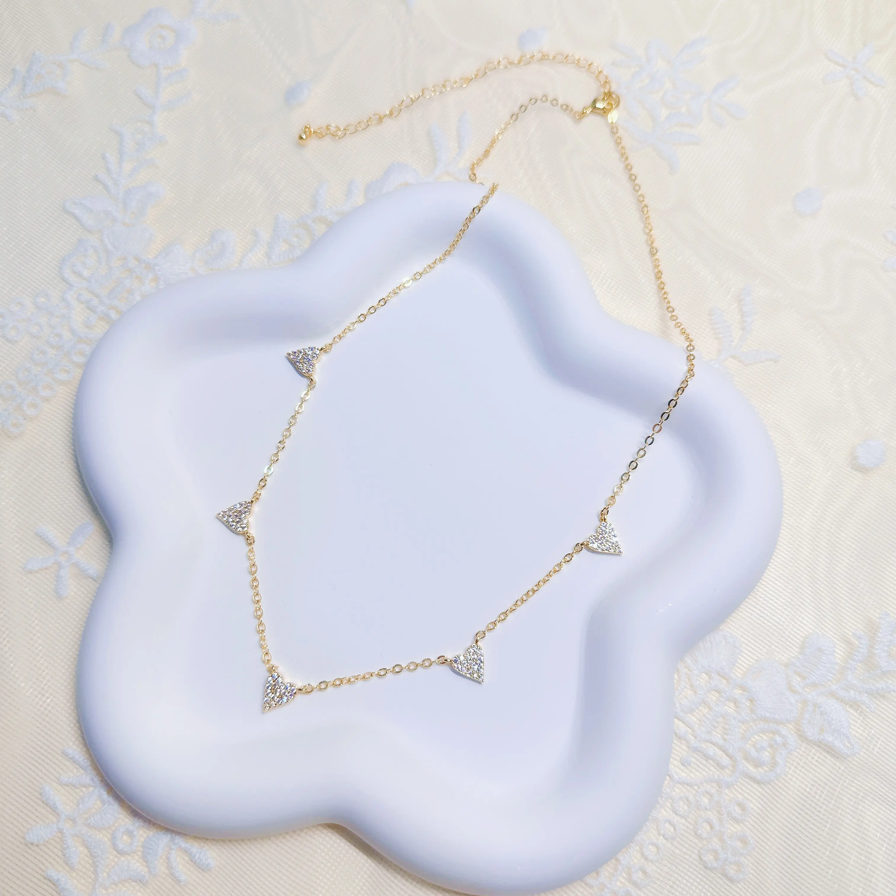 Mother’s Day Gift  Cute Heart Necklace Tiny Heart Pendant Choker Necklaces Small Gold Love Open Heart Chain Necklace for Women Dainty Gold Necklace Gifts for Her