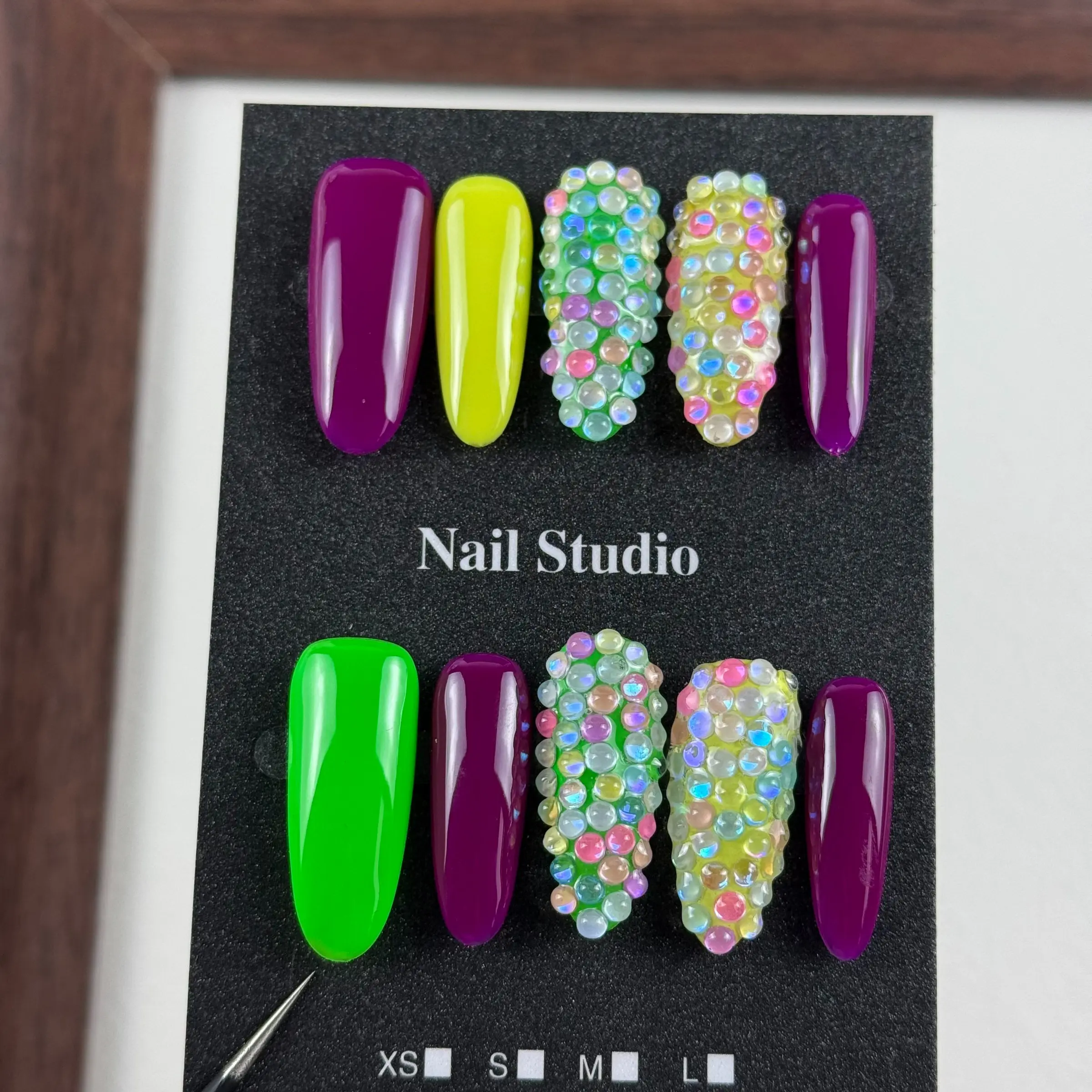 10pcs The Minimalist Dopamine Series, hand-painted with contrasting colors, Rhinestone Embellished, featuring sparkly diamonds handmade fake nails, Ideal for spring outings, picnicking, Nail stickers, Resin Nail Diamond