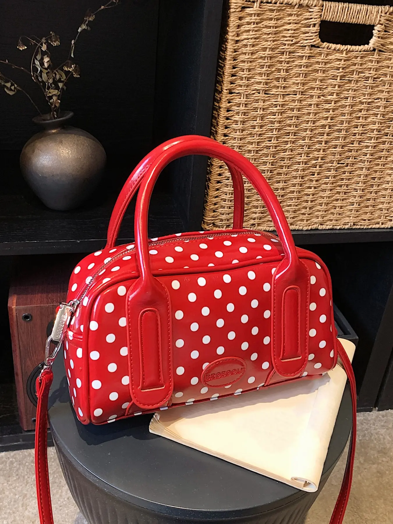 Valentine's day simple casual versatile one-shoulder handbag, niche polka-dot portable messenger bag, classic texture suitable for daily commuting, shopping, Stylish handbag
