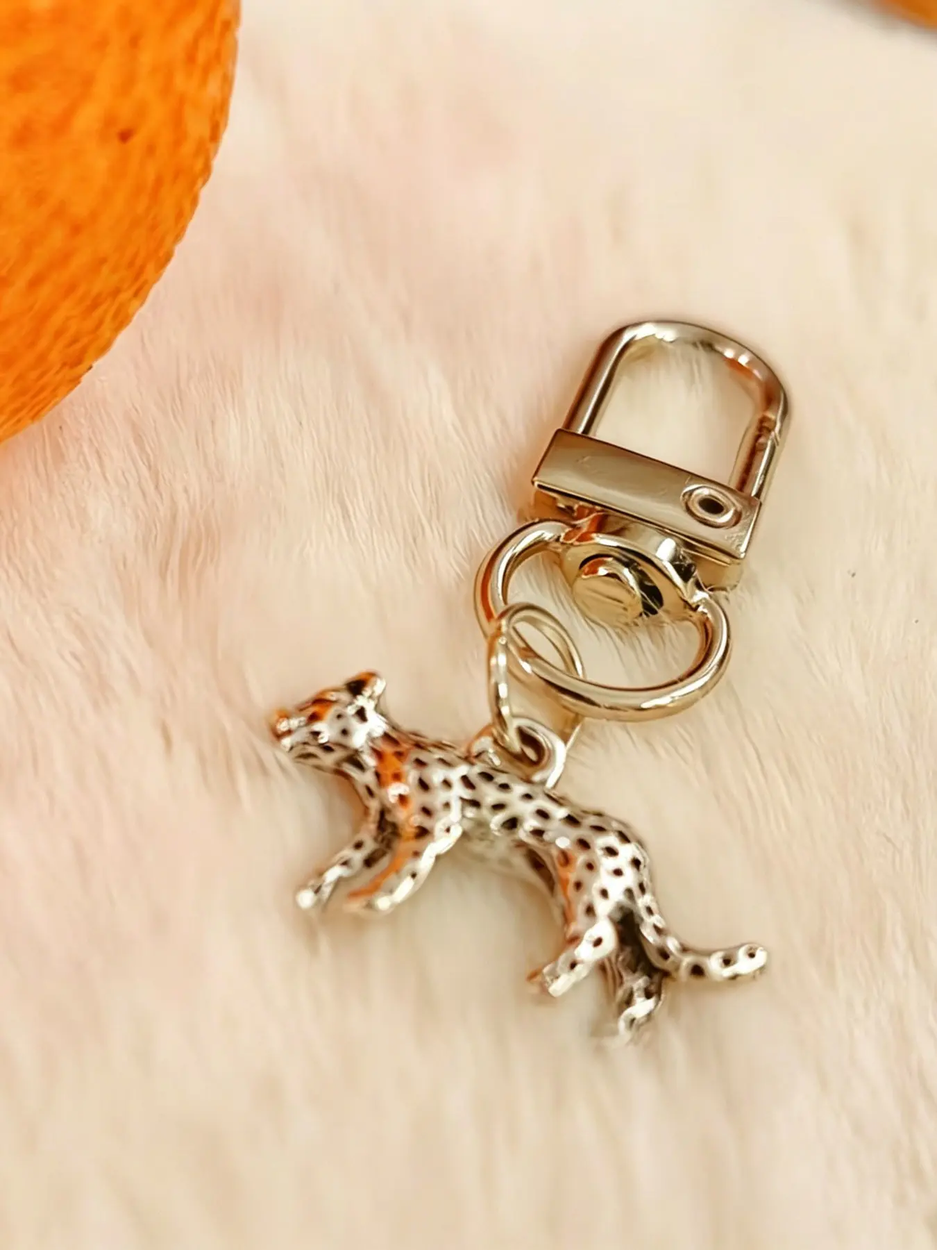 Bag Ornament, Vintage Leopard Shaped Keychain (Gold, Silver), Keychain Charm, Animals Keychain Decor, Small Gift For Animal Enthusiasts, Fashion Accessory, Couple Gift, Father's Day Gift, Unique Ornament