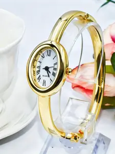 Elegant Oval Women's Quartz Watch, Luxury Fashion Timepiece, Stylish Ladies Wristwatch, Perfect for Everyday Wear, Trendy Accessory