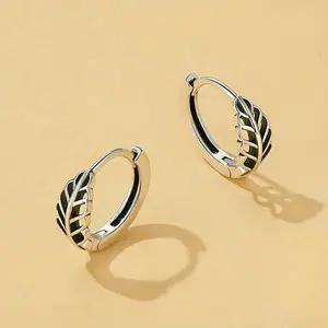 Hollow Leaf Design Hoop Earrings Hypoallergenic Earrings Vintage Elegant Style Everyday Wear Exquisite Women'S Earrings