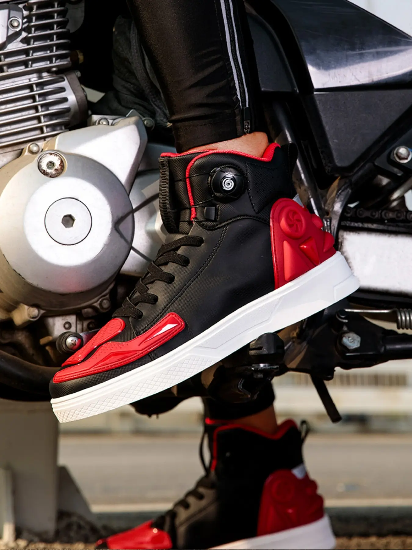 Men's Motorcycle Riding Shoes, Waterproof Ankle Boots, Dry Motocross Boots, Motorcycle Buckle Boots, Anti-Slip Racing Shoes, Durable Motorbike Footwear for Safe Travel