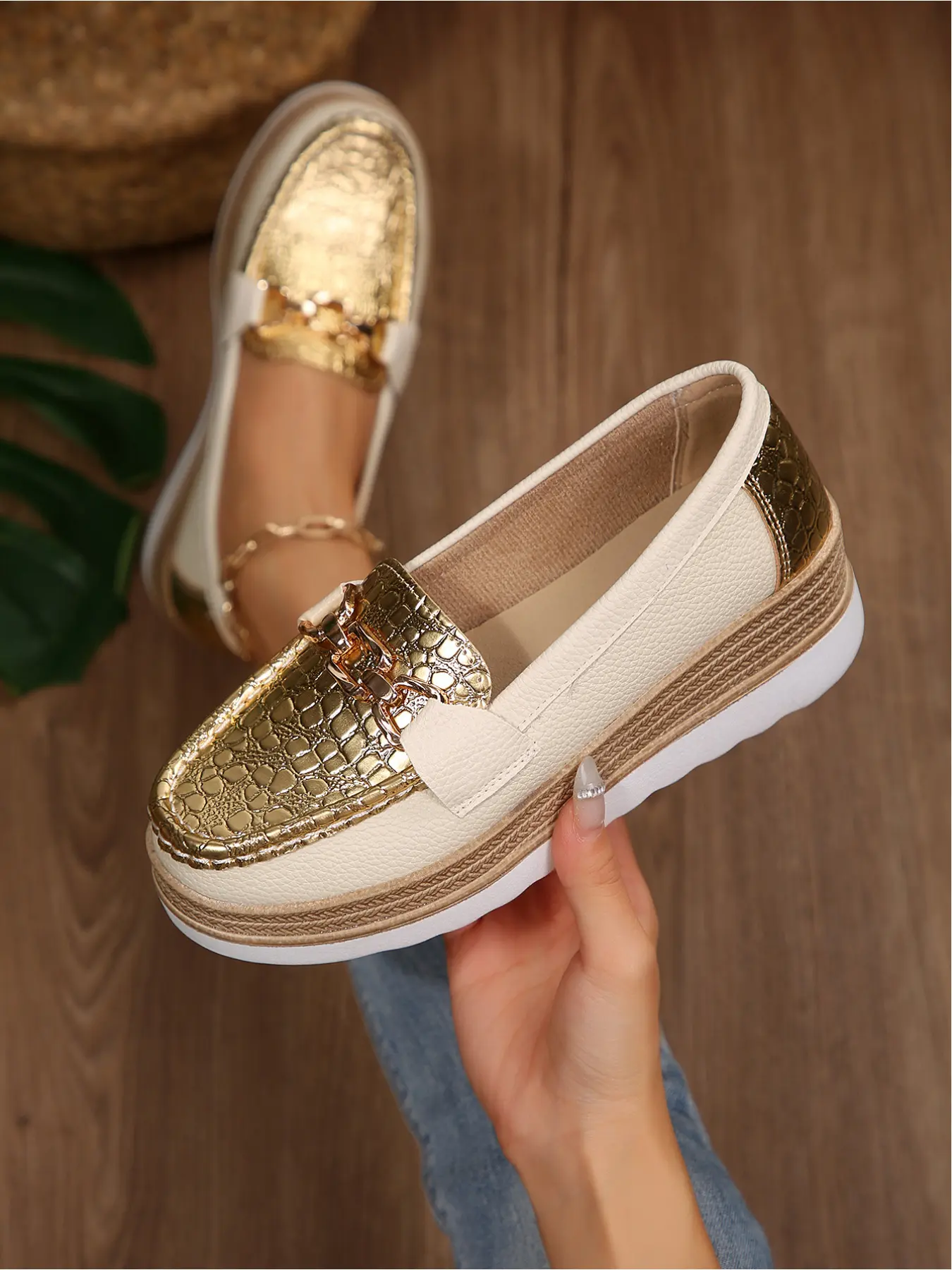 Women's Plus Size New Season Round-Toe Metal Buckle Wedge Heel Crocodile Pattern Slip-On Shoes Footwear for Outdoor Wear, Elegant Casual Shoes, Fashionable, Simple, Comfortable for Daily Commuting and Casual Wear, Wedge Heel Thick-Soled Shoes
