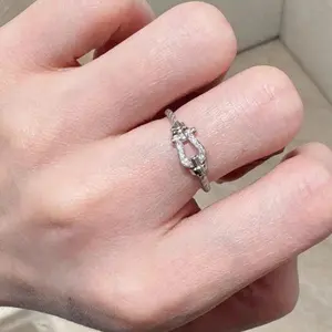 Sparkling Diamond Silver Horseshoe Buckle Ring for Women's High End Sensation, Explosive Flash Opening Finger Ring