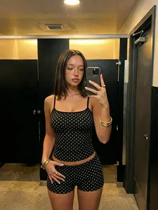 Women's Black White Polka Dot Cami Top 2026 Y2K Retro Slim Fit Sleeveless Cropped Casual Streetwear Summer Daily Trendy Going Out Stylish Everyday Wear Viral TikTok Fashion Essential