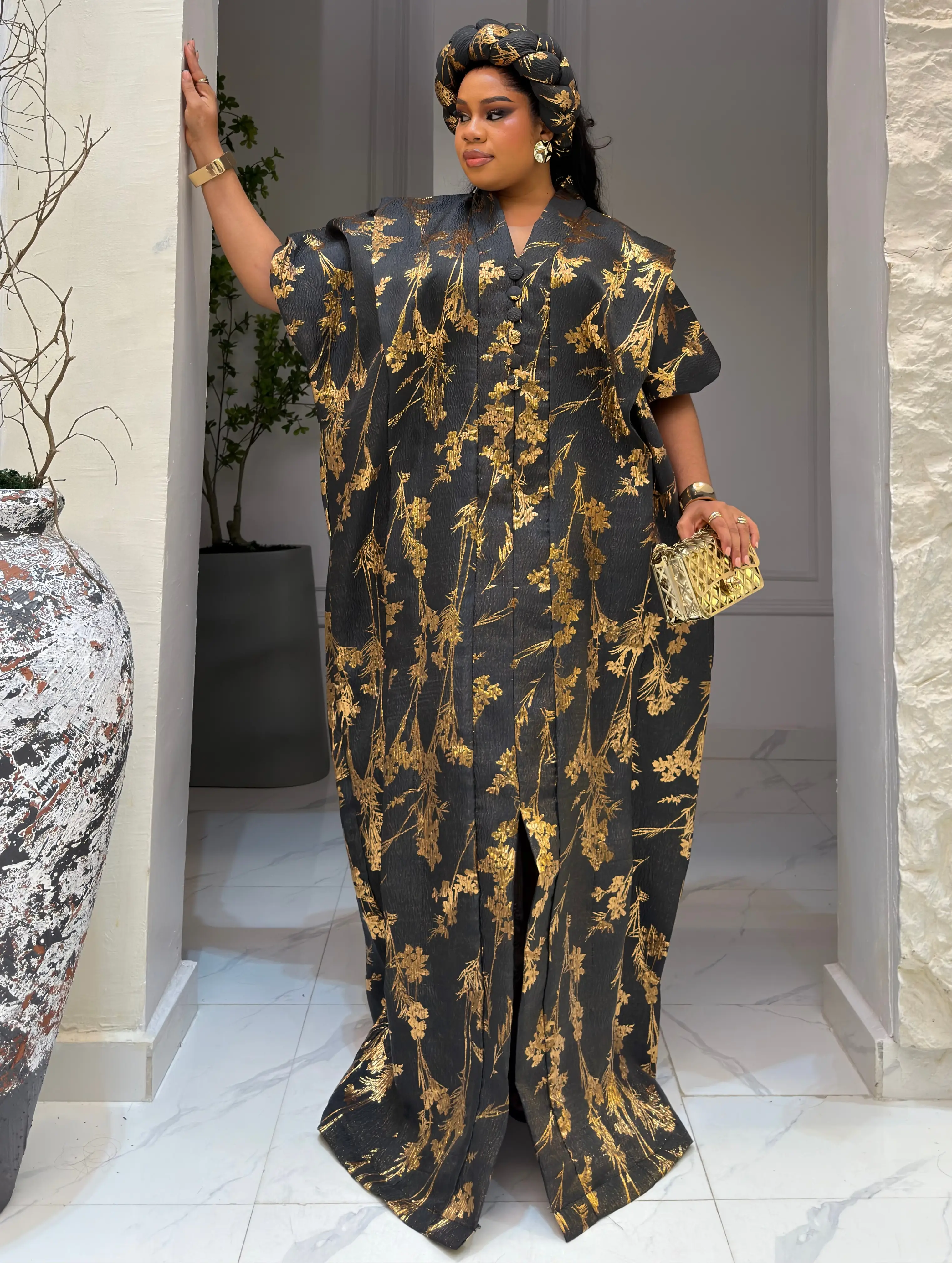 URBAN ROYALTY (BLACK/GOLD) URBAN ROYALTY (BLACK/GOLD)