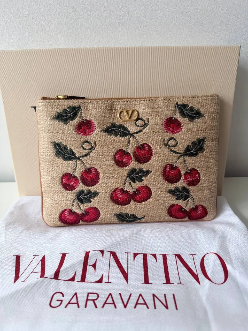 Pre-owned Leather Clutches & Wristlets Cartera de Mano Valentino Garavani VLogo en Rafia con Bordado de Cerezas