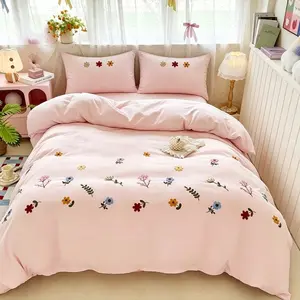 3pcs Floral Decorative bedding Set, Includes 1 Duvet and 2 Pillowcases(without comforter and pillow insert), Zipper Design, Soft Fabric, Suitable for All Seasons