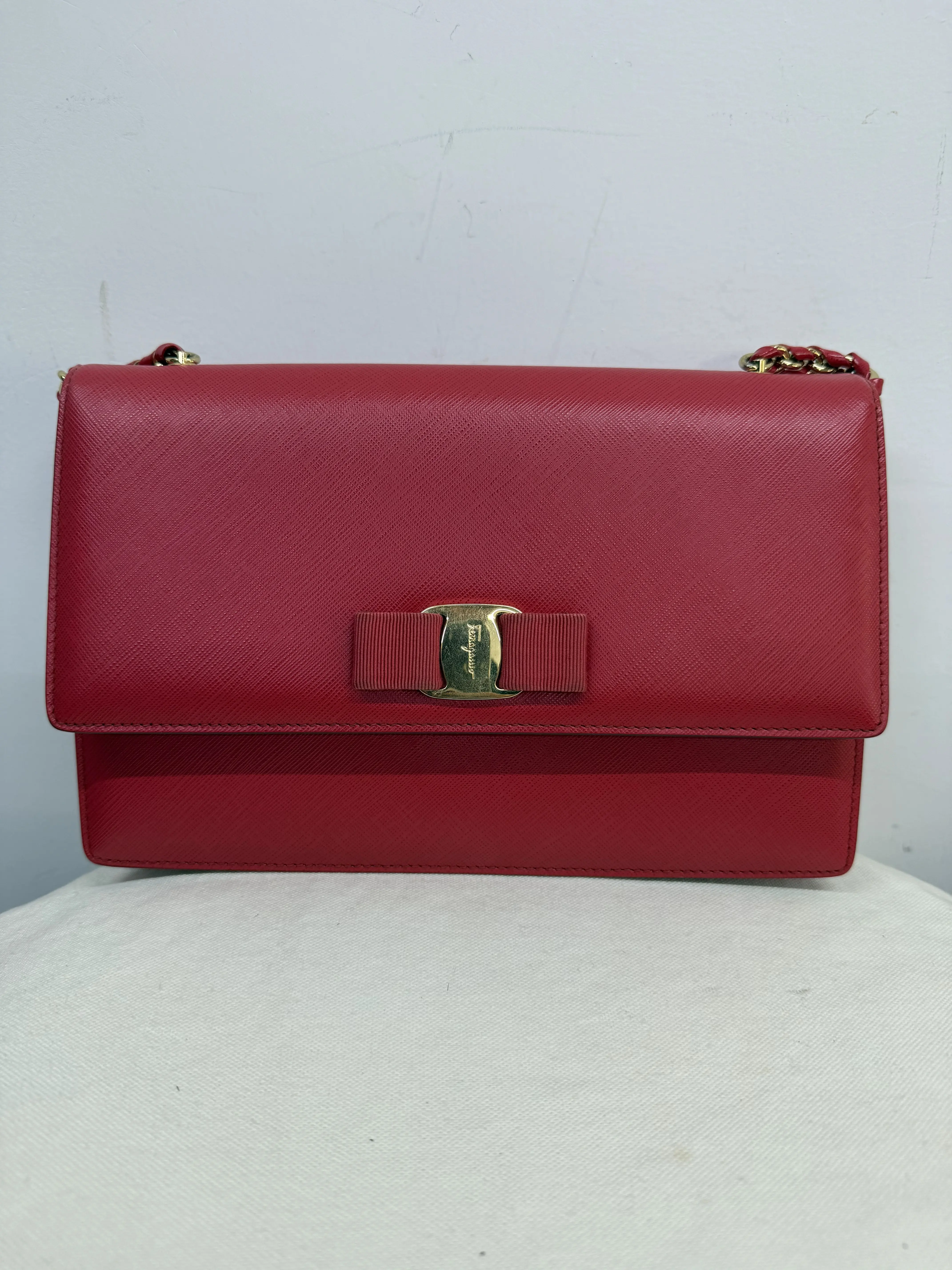 Pre-owned SALVATORE FERRAGAMO Vara Bow Chain Shoulder Bag in Red Saffiano Leather with Gold Tone Hardware (Style Code: B2405015)