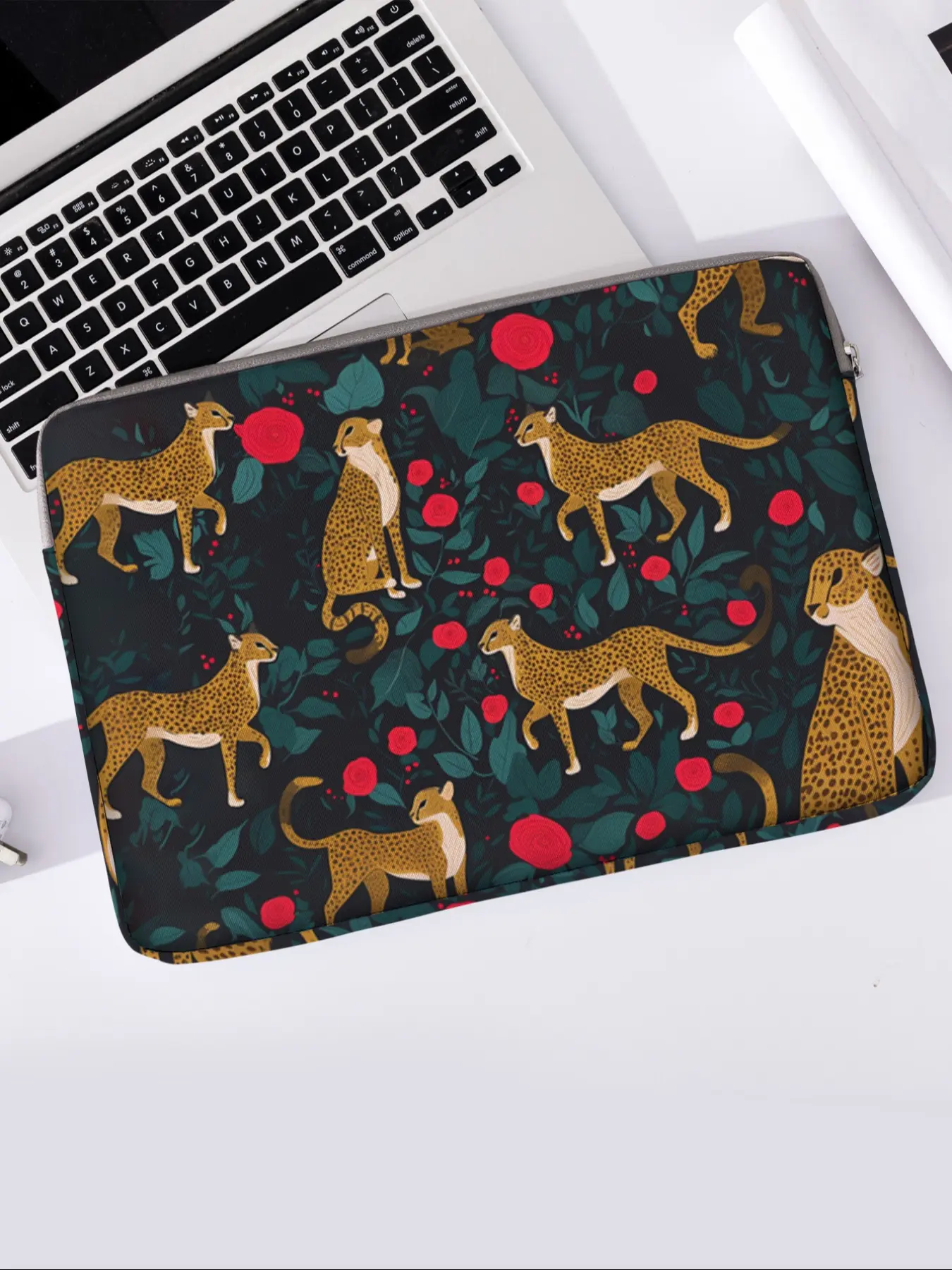 Cheetah Pattern Printed Notebook Bag, Soft Laptop Sleeve, Fits Notebooks, Tablets, Zippered Storage Pouch, Casual Style, All Seasons, Laptop Cover