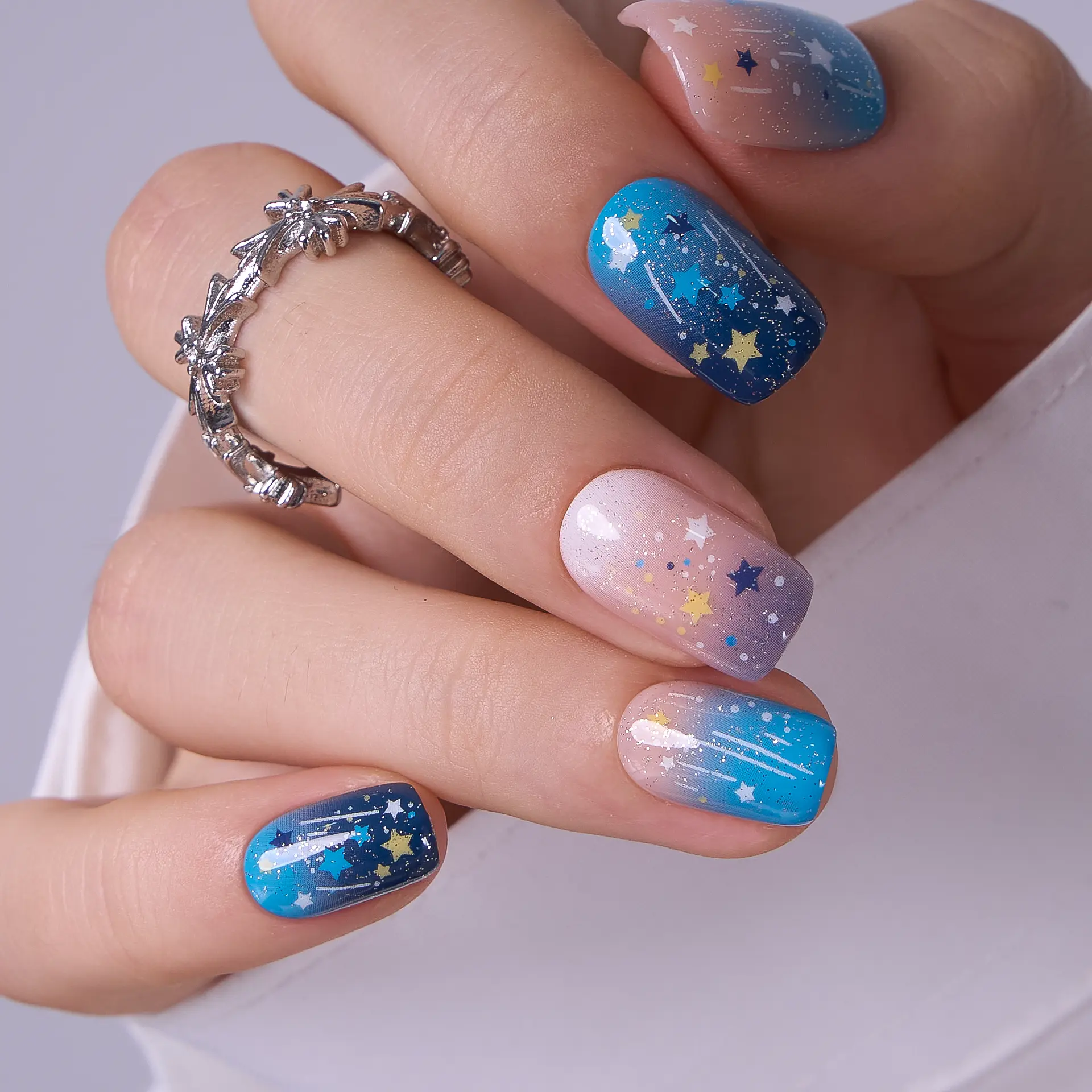 Glistening Star Cluster Ombre Press On Nails | CurvLife Nail | 24pcs Medium Oval Fake Nails | Glossy Finish with Celestial Sparkles | Easy to Apply, Comfortable & Long-Lasting | Ideal for Daily Wear, Stargazing Nights, Evening Events & Magical Occasions