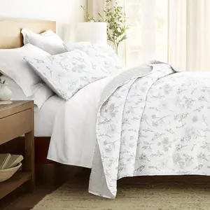 Blooming Daisy Reversible Quilted Coverlet Set