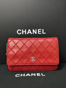 Pre-owned CHANEL Red and Silver Exterior Stitching WOC（SZ H20676)